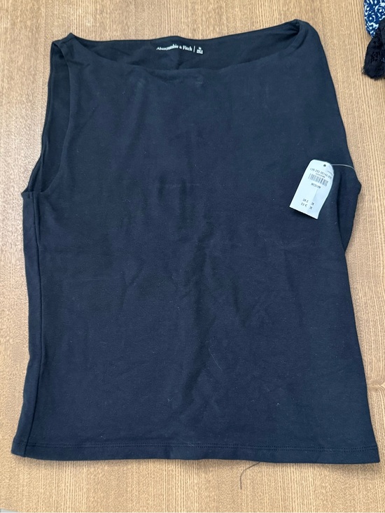 Abercrombie & Fitch Tops - NWT Abercrombie sleeveless top